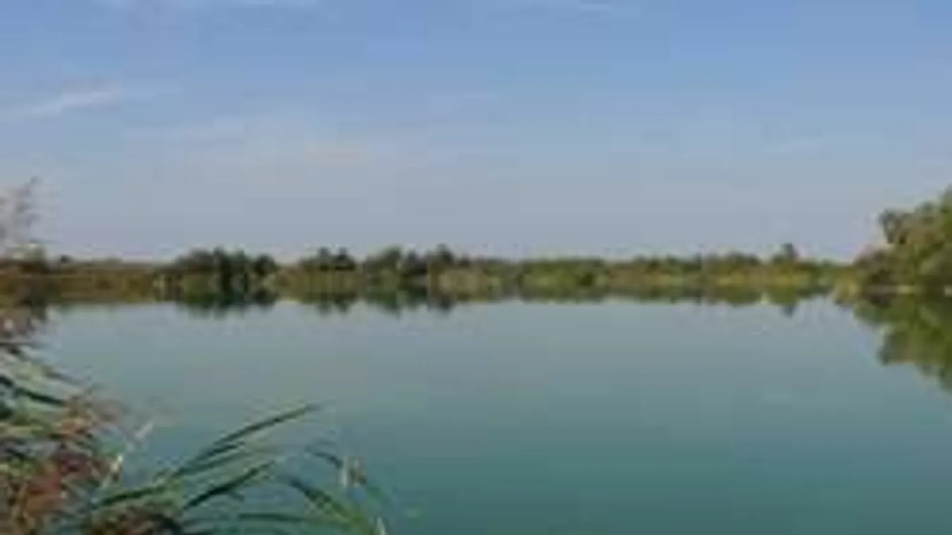 Búvárok keresik a csónakból kiesett fiút