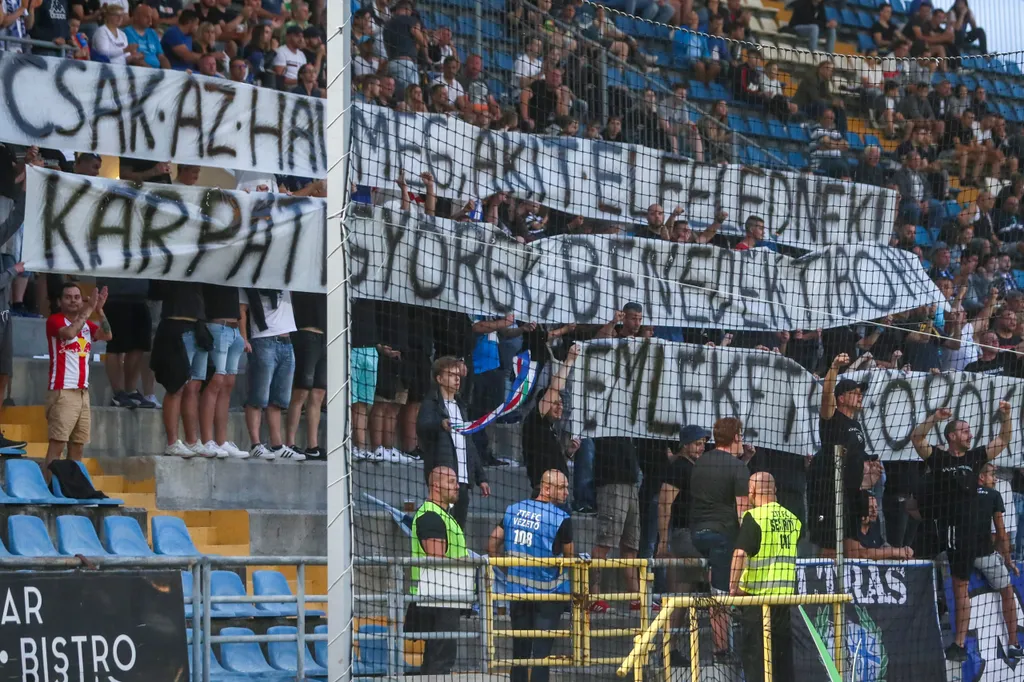 A ZTE-szurkolók molinója