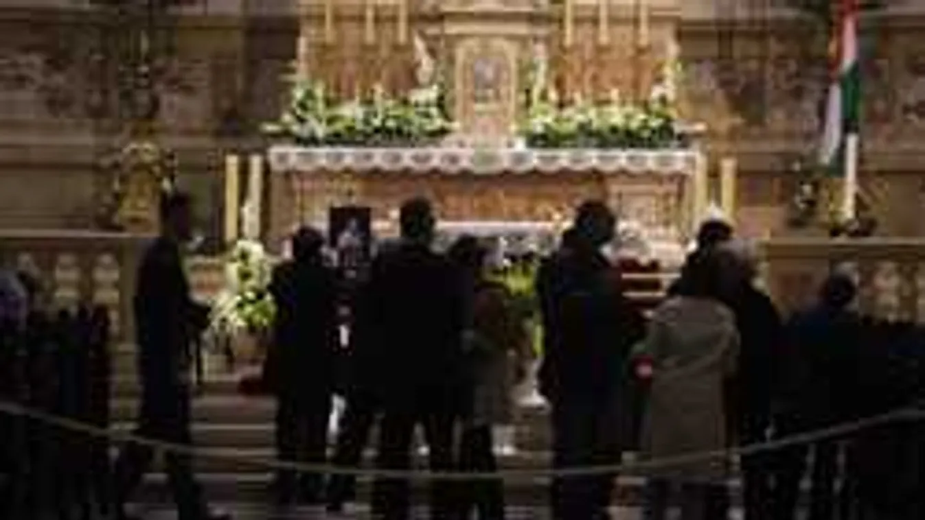 Szívszorító fotók, így búcsúztak Aradszky Lászlótól