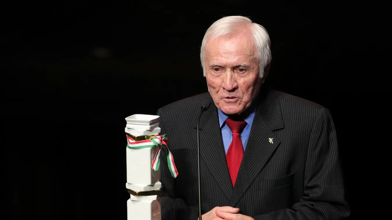 „Most is velük kellene beszélgetnem” – magányosan gyászol a Fradi legendája