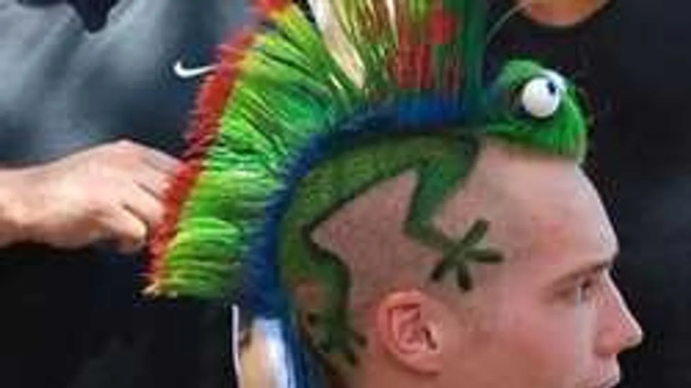 A világ legbizarrabb frizuráját nyírta ez a borbély