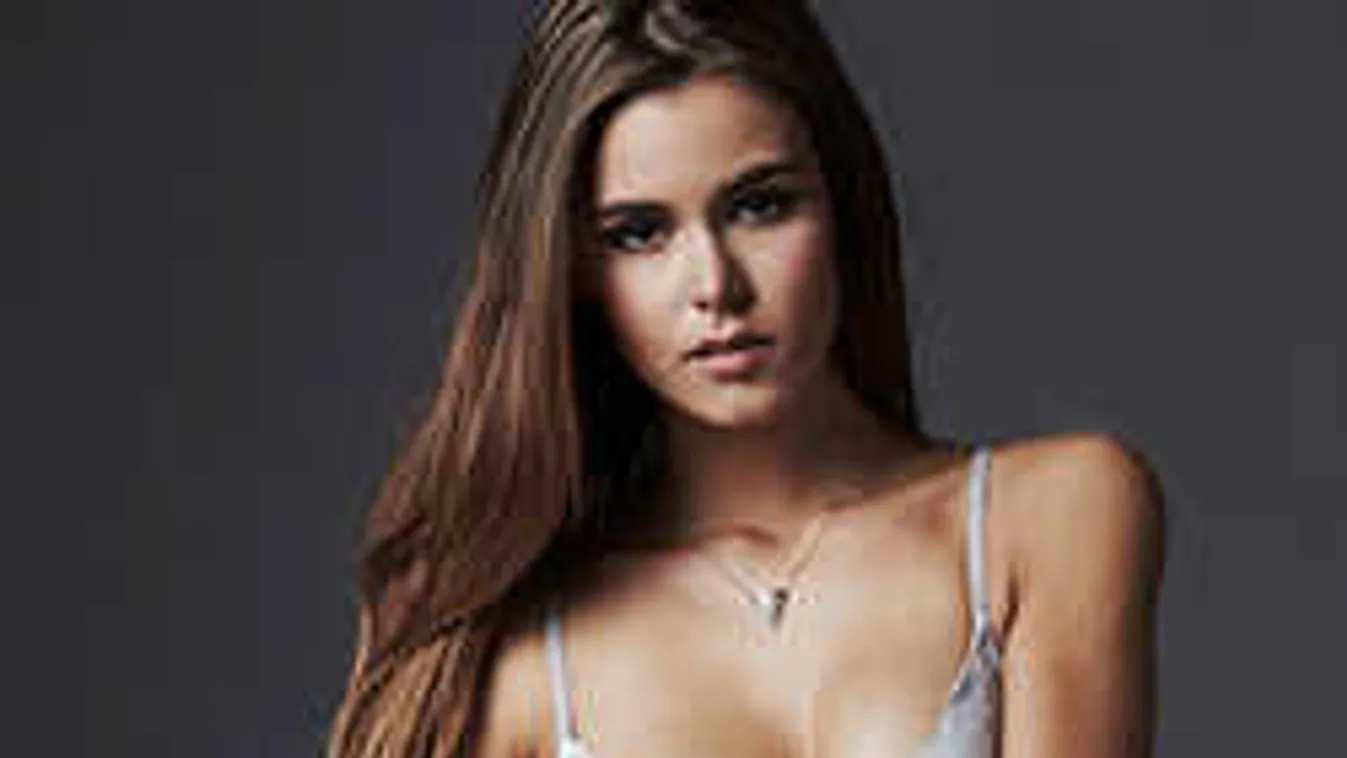 Anyaszült meztelen fotójával robbantotta fel a netet a fiatal modell!
