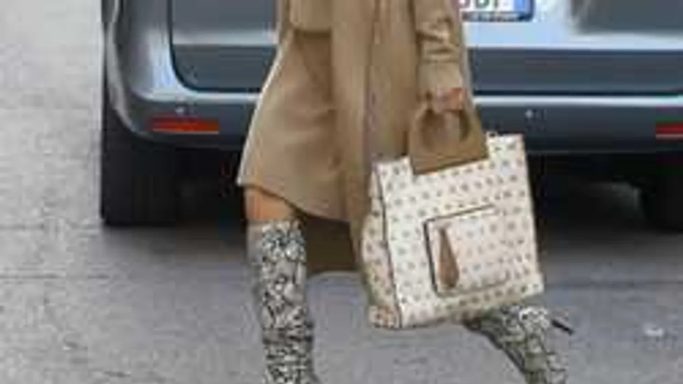 Itt a legújabb cipődivat, ezt hordja minden olasz nő