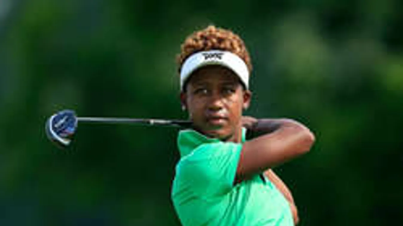 Feneke a munkaeszköze a pucér golfozó csajnak - fotók