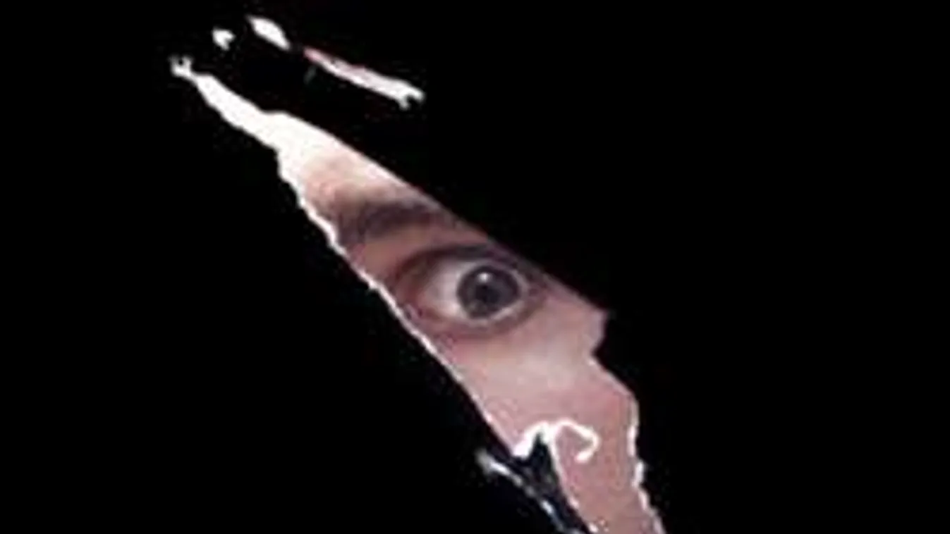 Trükkös férfi vadászik a csinos nőkre!