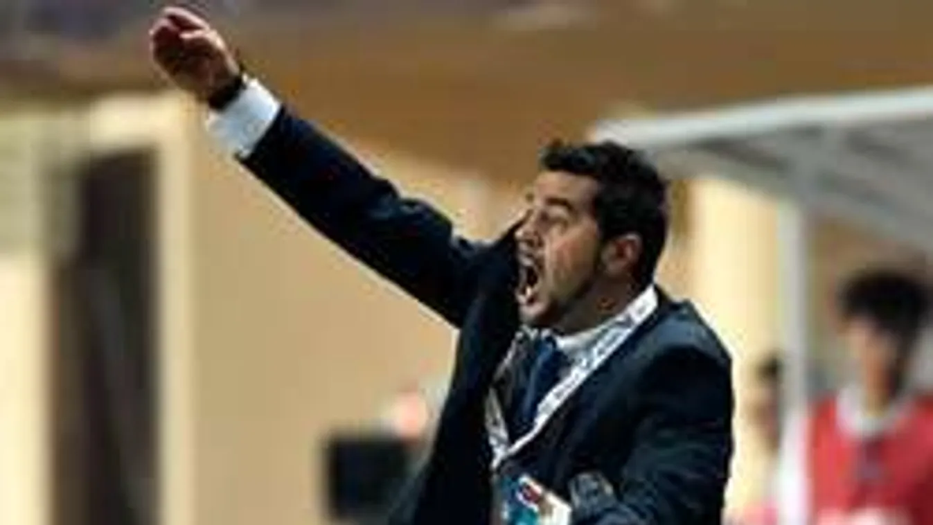 Gólt lőtt a csapata, őrültként rugdosott az edző - videó