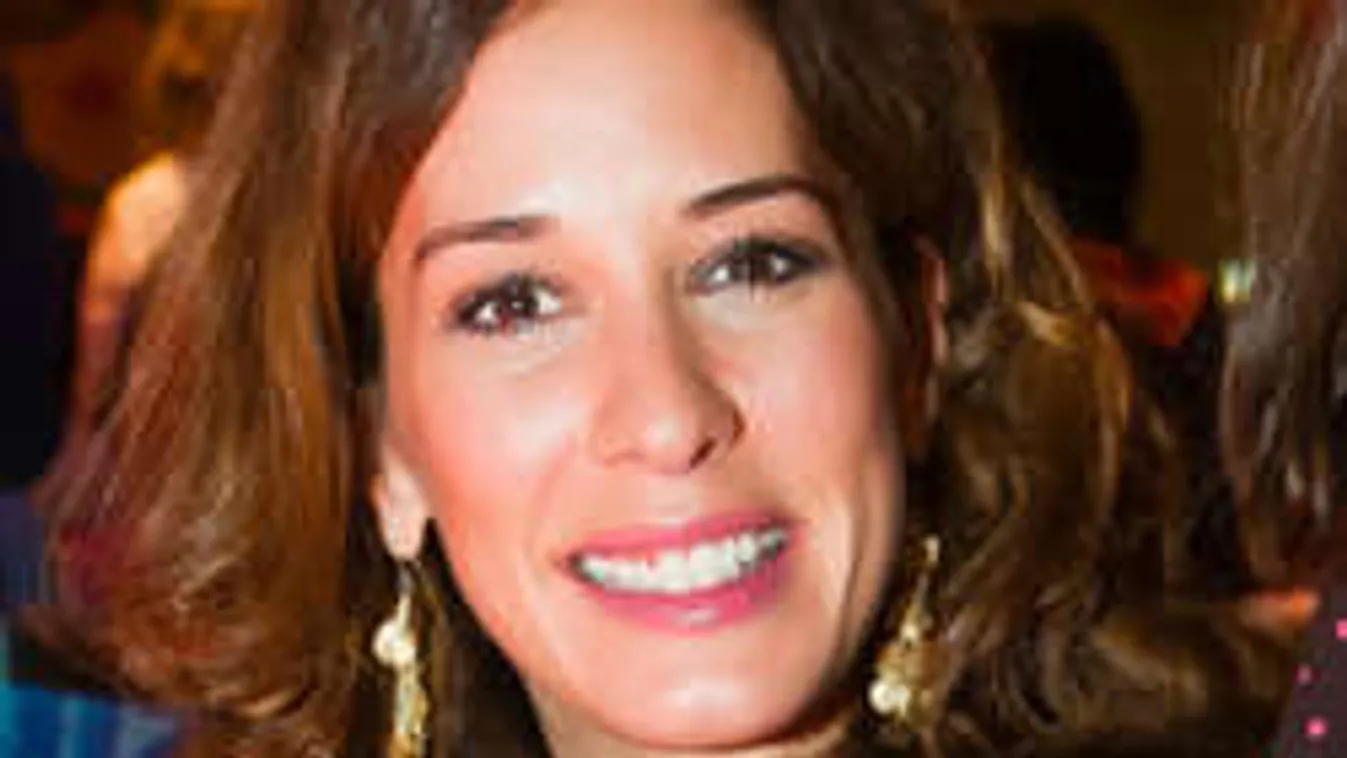 Melltartó nélkül napozott a bombatestű Demcsák Zsuzsa!