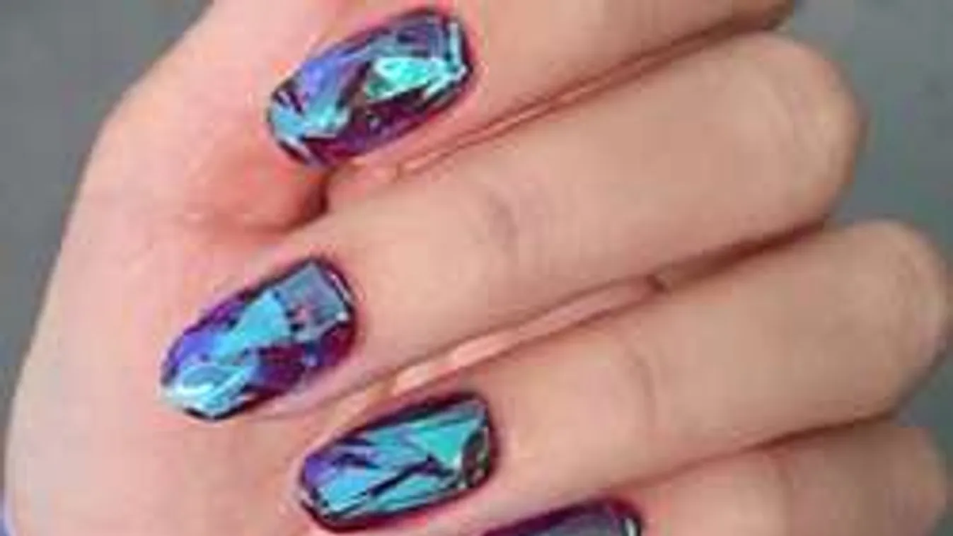 Ez lesz az őszi körömdivat! Teljesen új trend, ilyen még nem volt