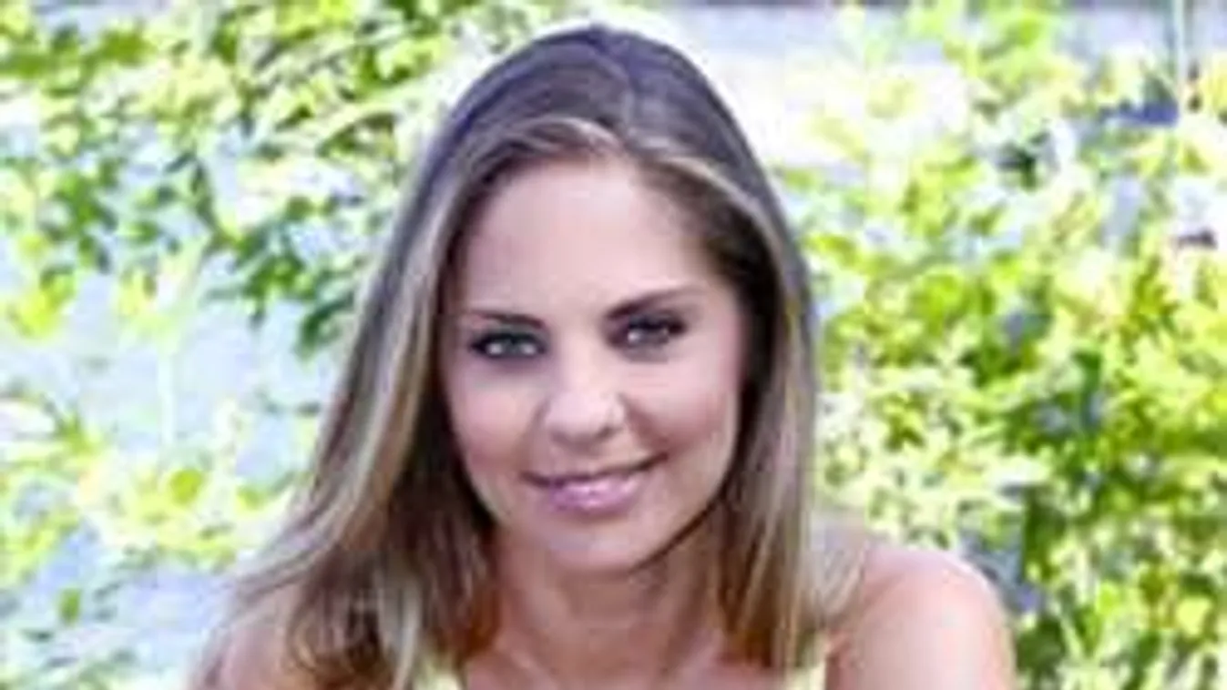 A szaunában izzasztotta formás melleit az RTL kirúgott sztárja