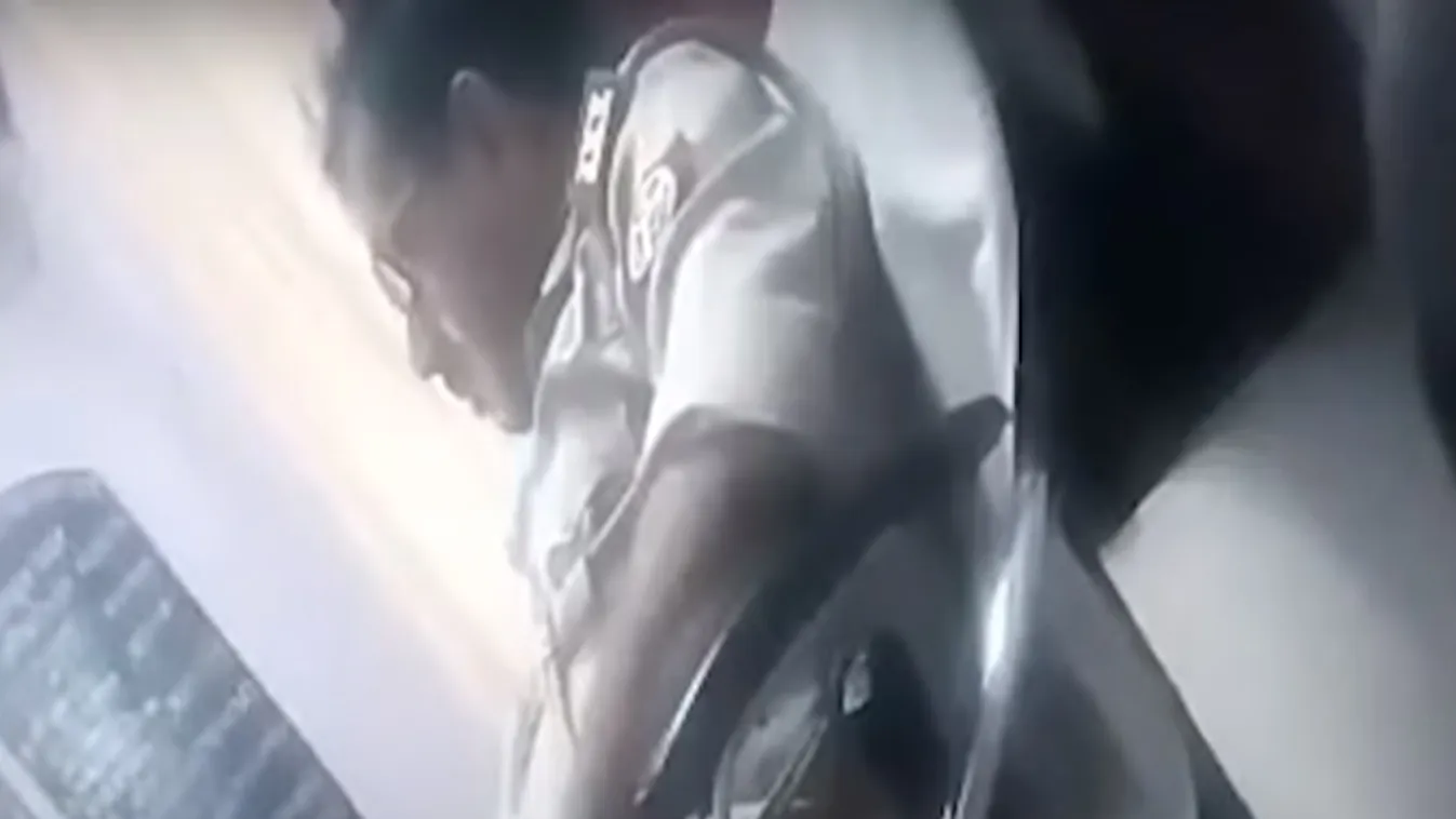 Felháborító: anyát és lányát figyelve maszturbált a perverz férfi – videó