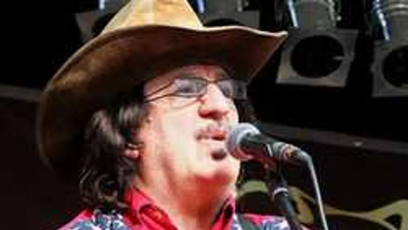 Folytatódik az énekes rák elleni küzdelme! Új módszerrel kezelik Orbán Józsit