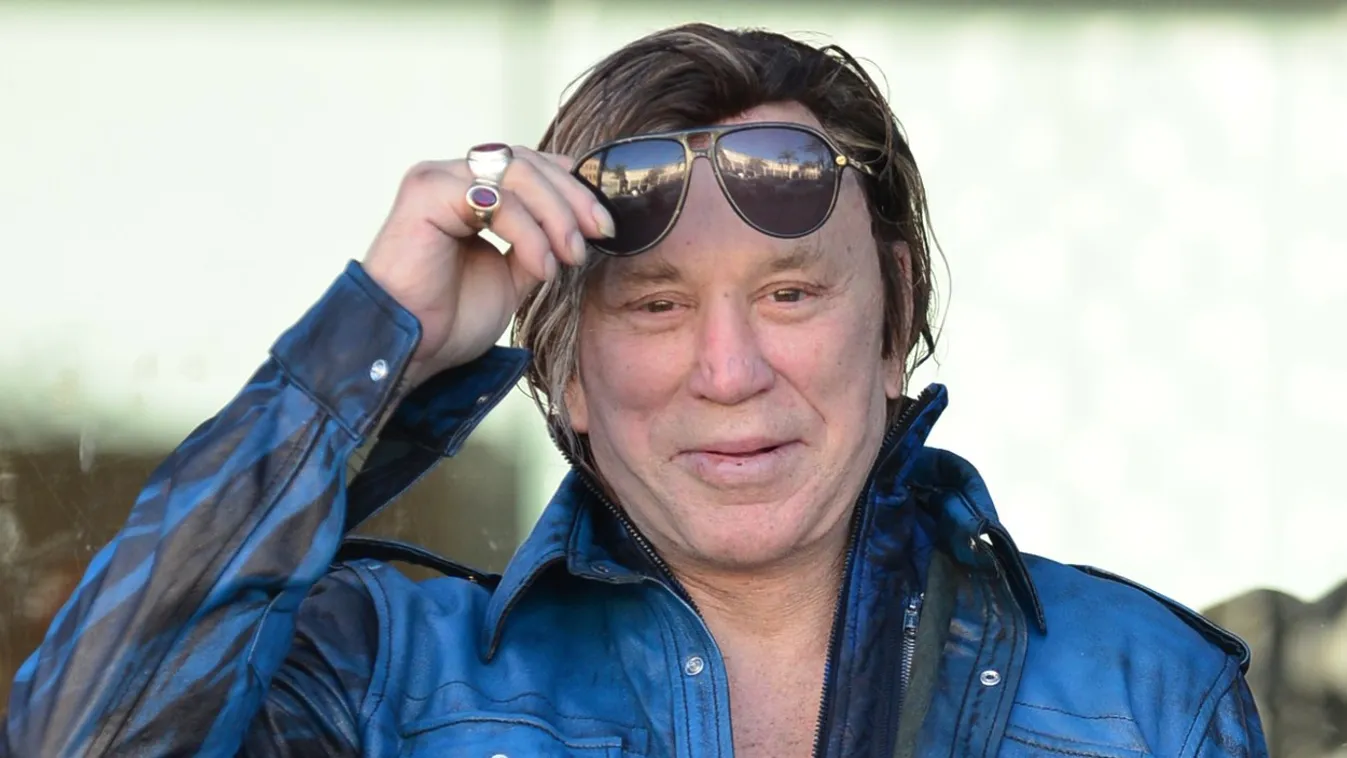 EXCLUSIVE: Mickey Rourke Hangs Out With His Buddy Hairdresser Giuseppe Franco In Front Of Mulberry Street Pizza In Beverly Hills, Ca