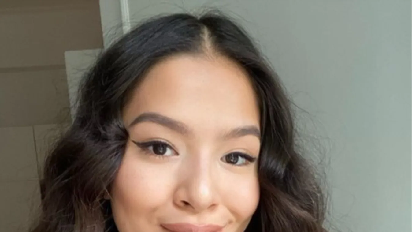 Szexi fotón a magyar sztáranyuka, duzzadó mellbimbót villantott