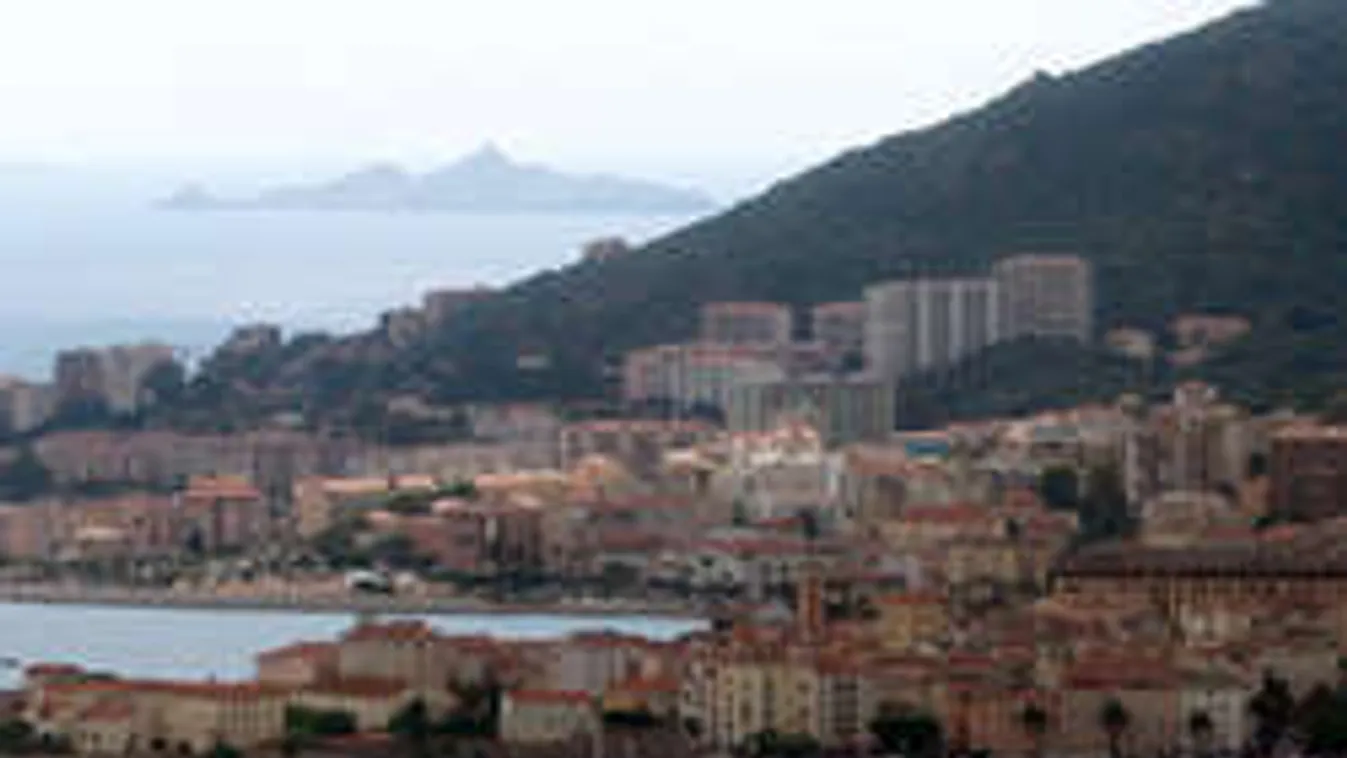 Napóleon népe fellázadt, Koránt égetnek, lángol a muszlim mecset