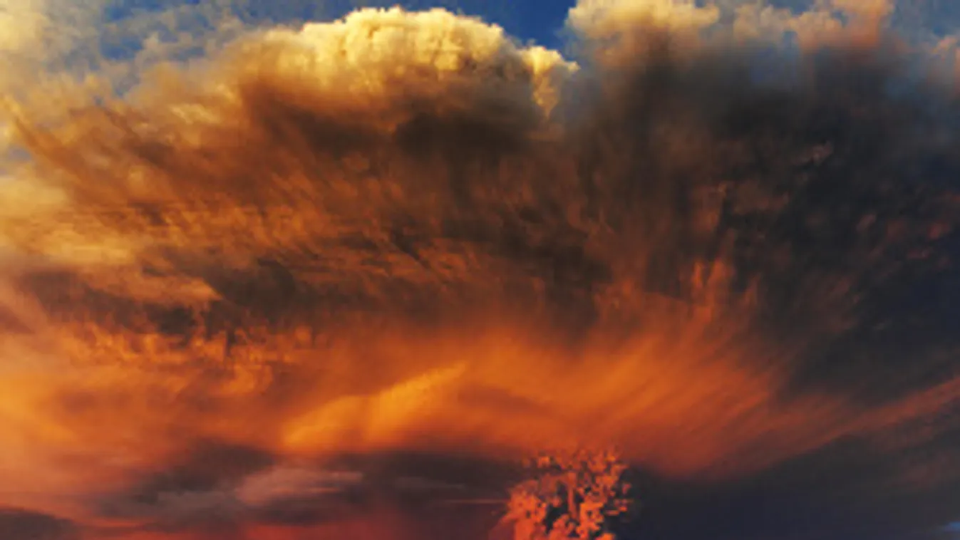 Chile: Calbuco Volcano eruptiion forces thousands to evacuate