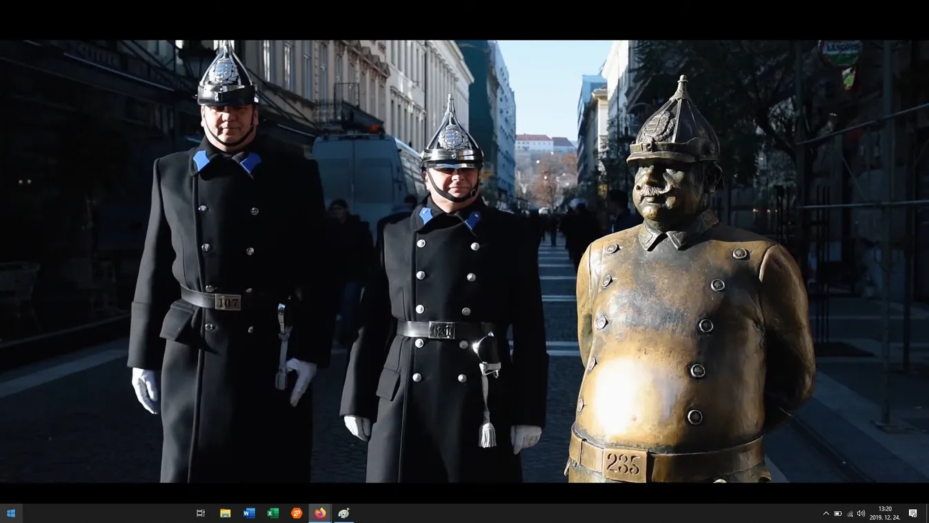 Megható videóval kívánnak boldog karácsonyt a budapesti rendőrök
