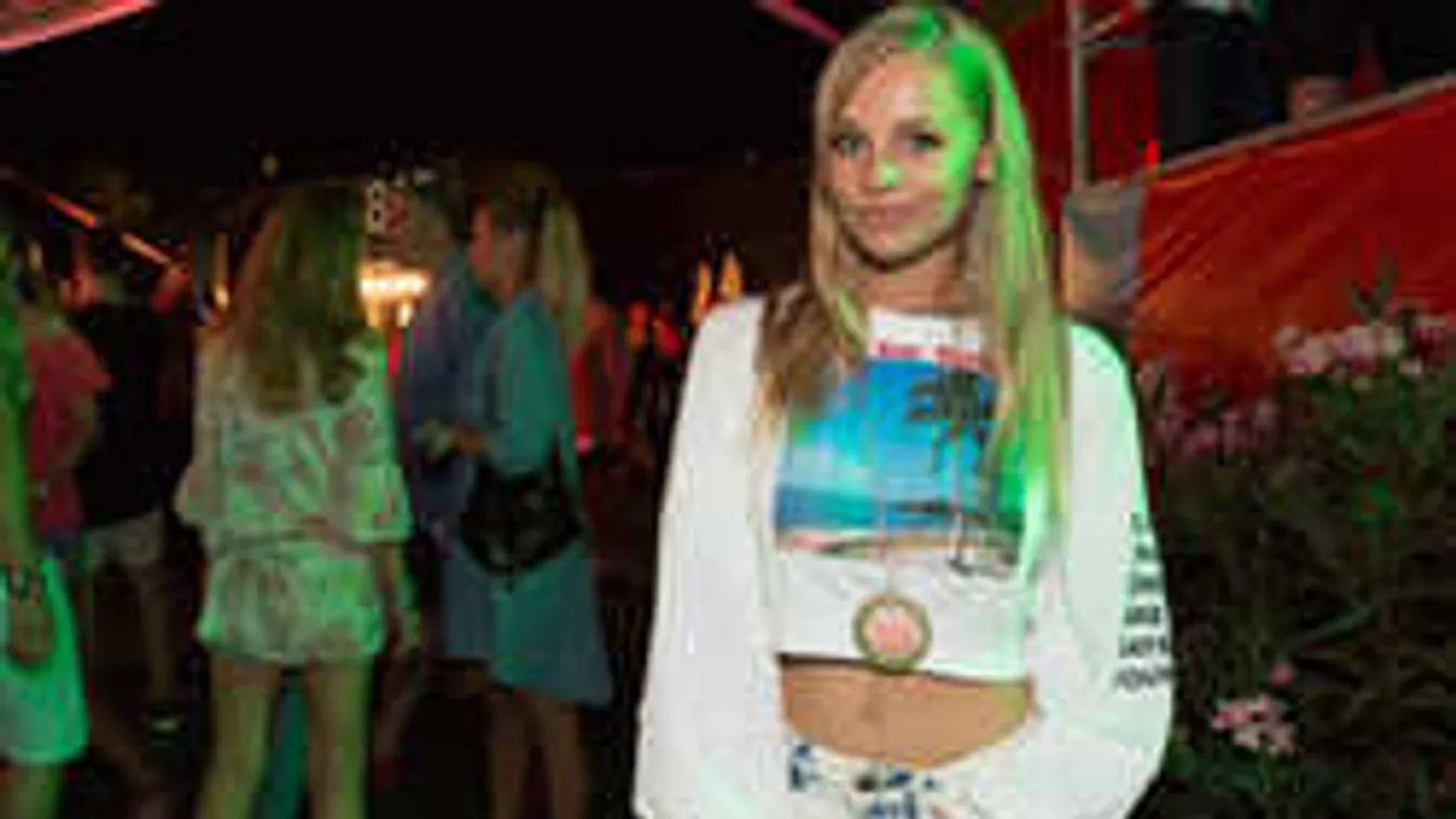 Falatnyi bikiniben mutatta meg vadító bájait Iszak Eszti