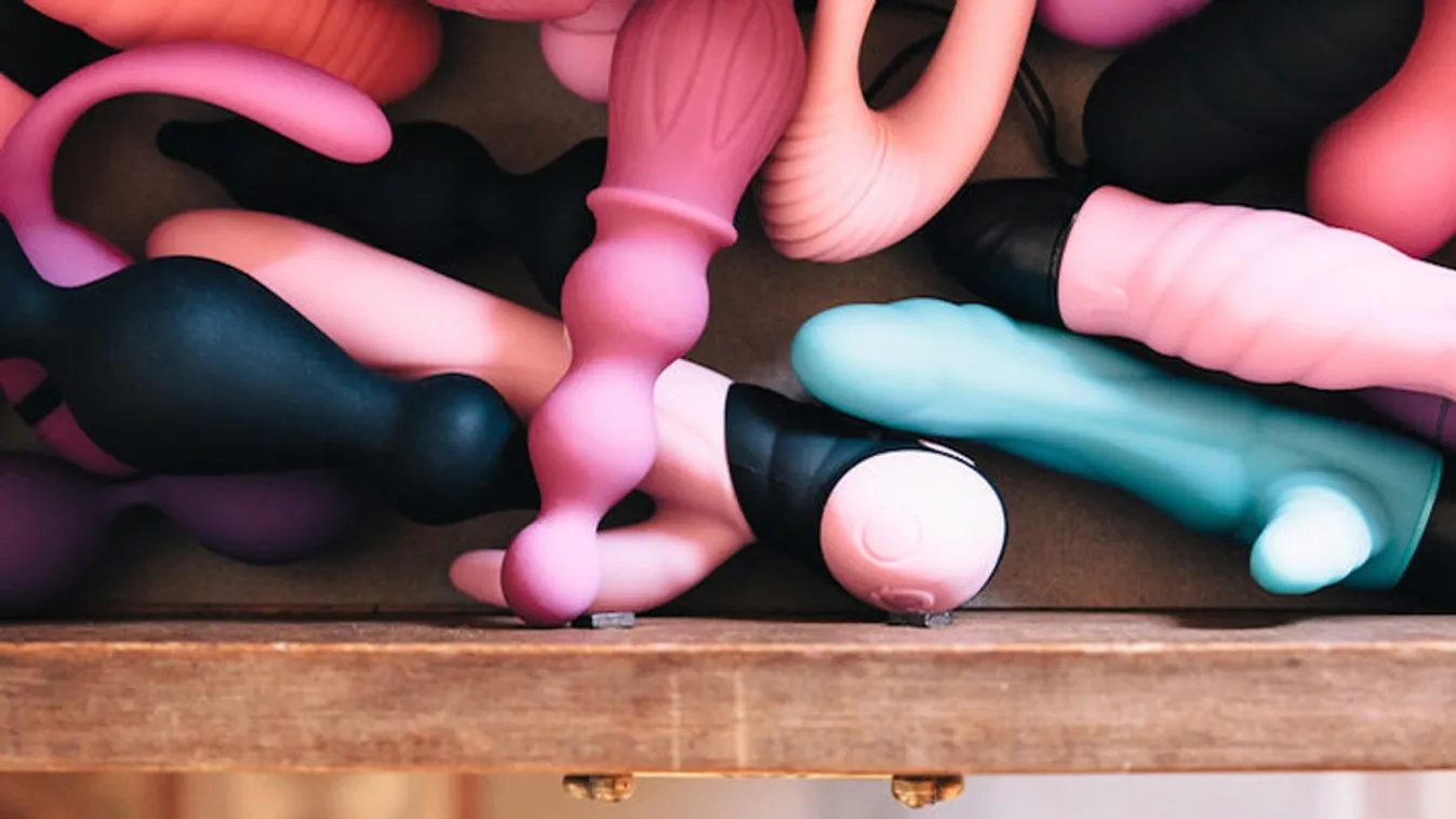 390 millió forint értékben lopott szexjátékokat egy ismeretlen