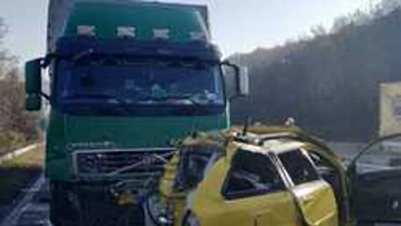 Megrázó fotó jött, ebben a balesetben haltak meg ketten Pest megyében