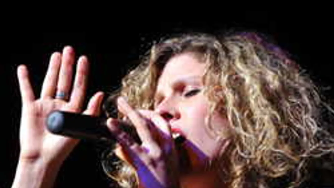 Így búcsúztak el a tragikusan fiatalon elhunyt magyar énekesnőtől, mindenki sírt