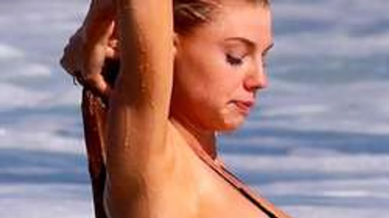 Pucérra vetkőzött a Hollywoodba vágyó kebelcsoda