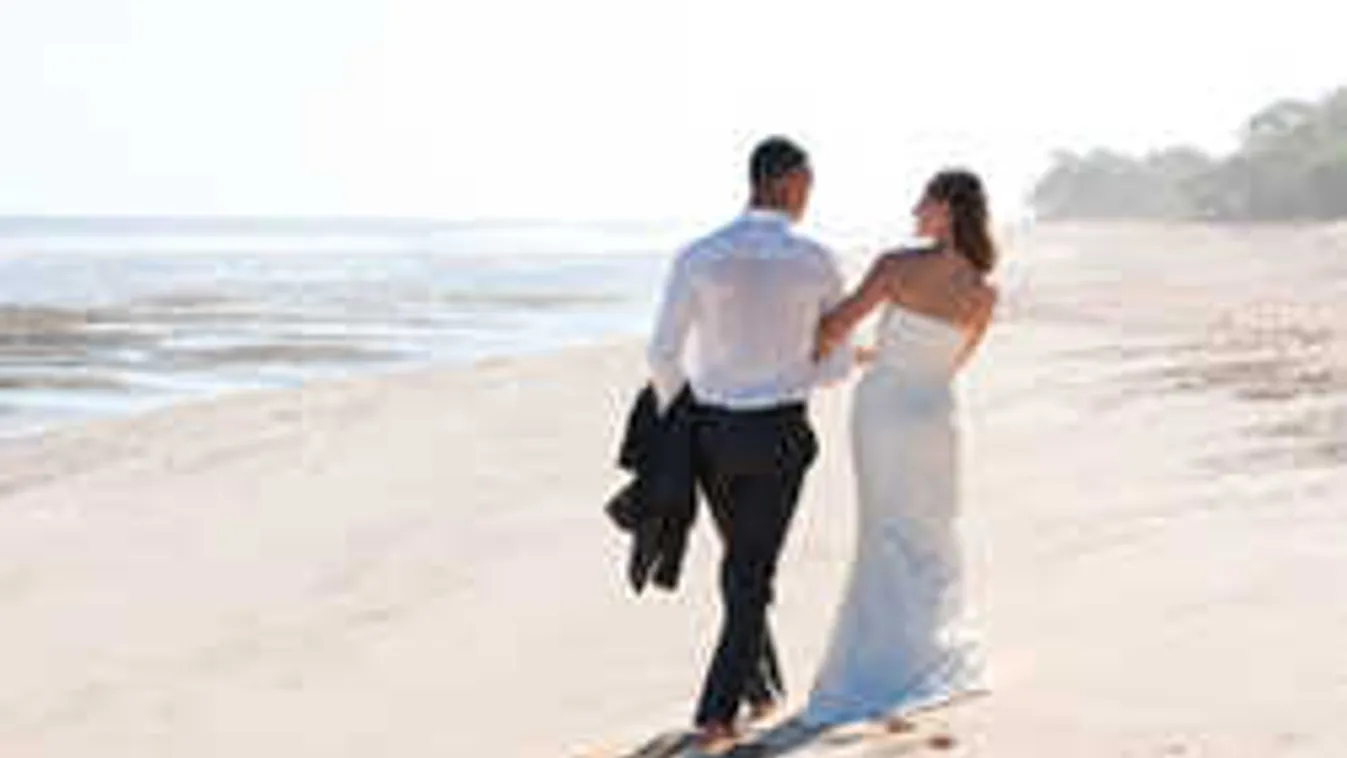 Fotók érkeztek - titokban ment férjhez a magyar szépségkirálynő!