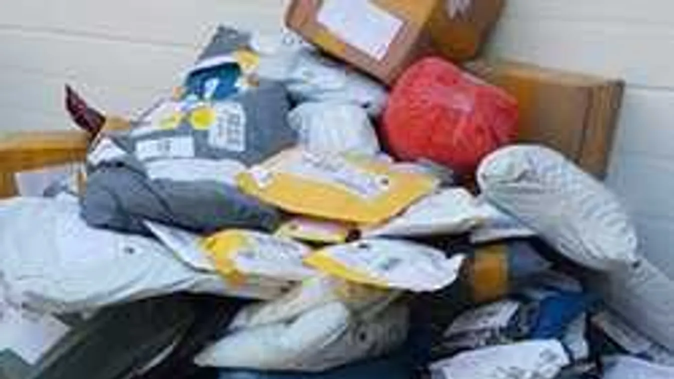 Halomban árulják az át nem vett karácsonyi csomagokat