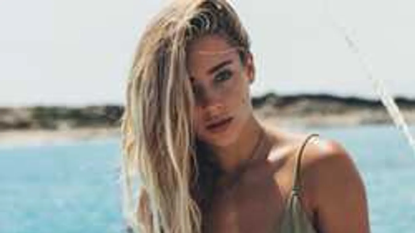 Pucéran napozott a lány a teraszon, valaki lefotózta fentről!