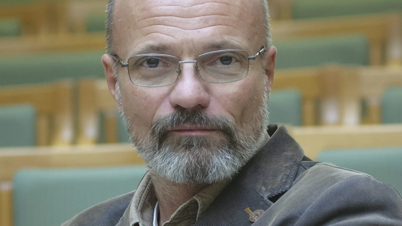 Zacher szerint jobb, ha nem iszunk az oltás után