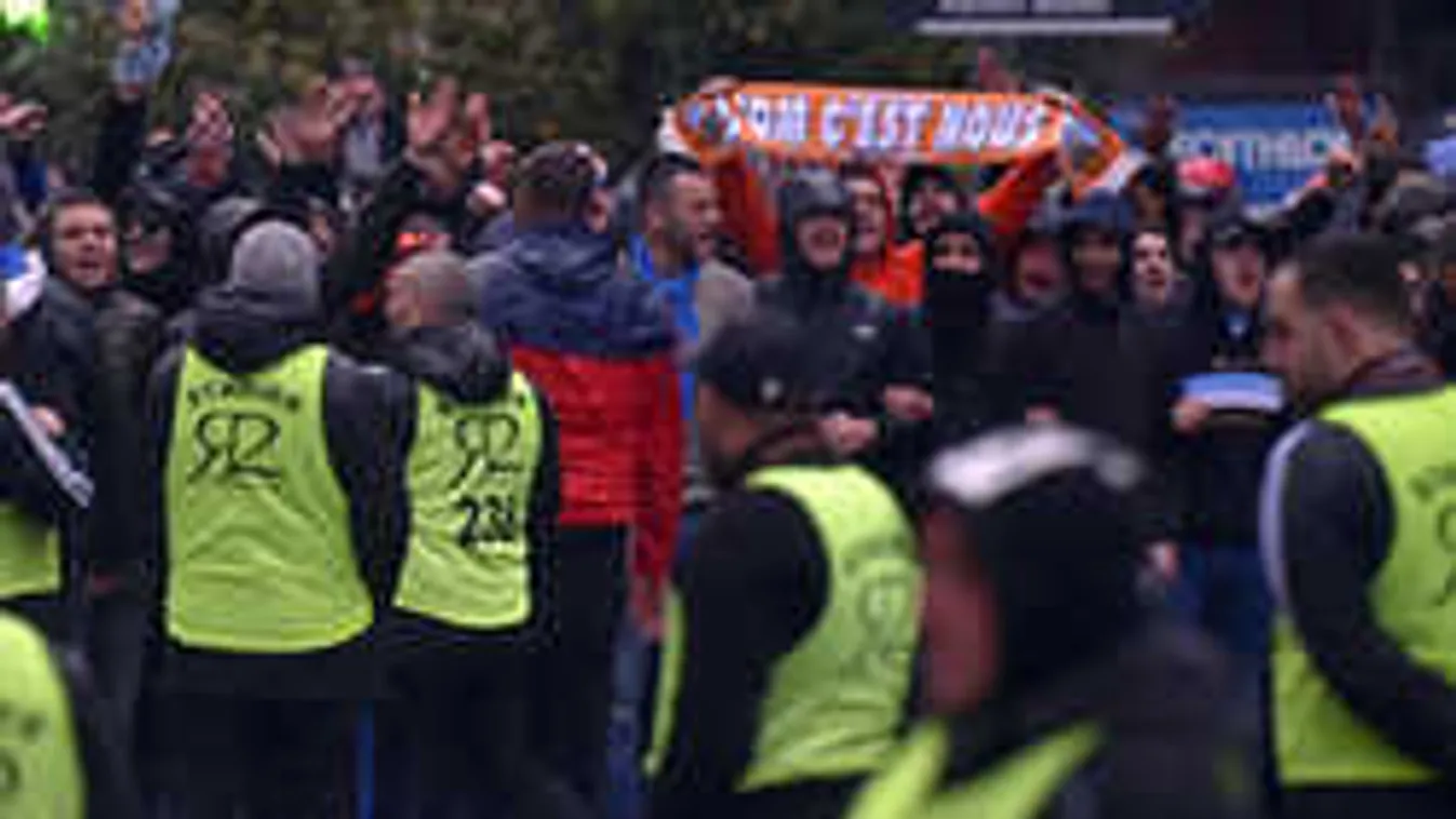 Brutális késes támadás, folyt a vér a focistadionnál