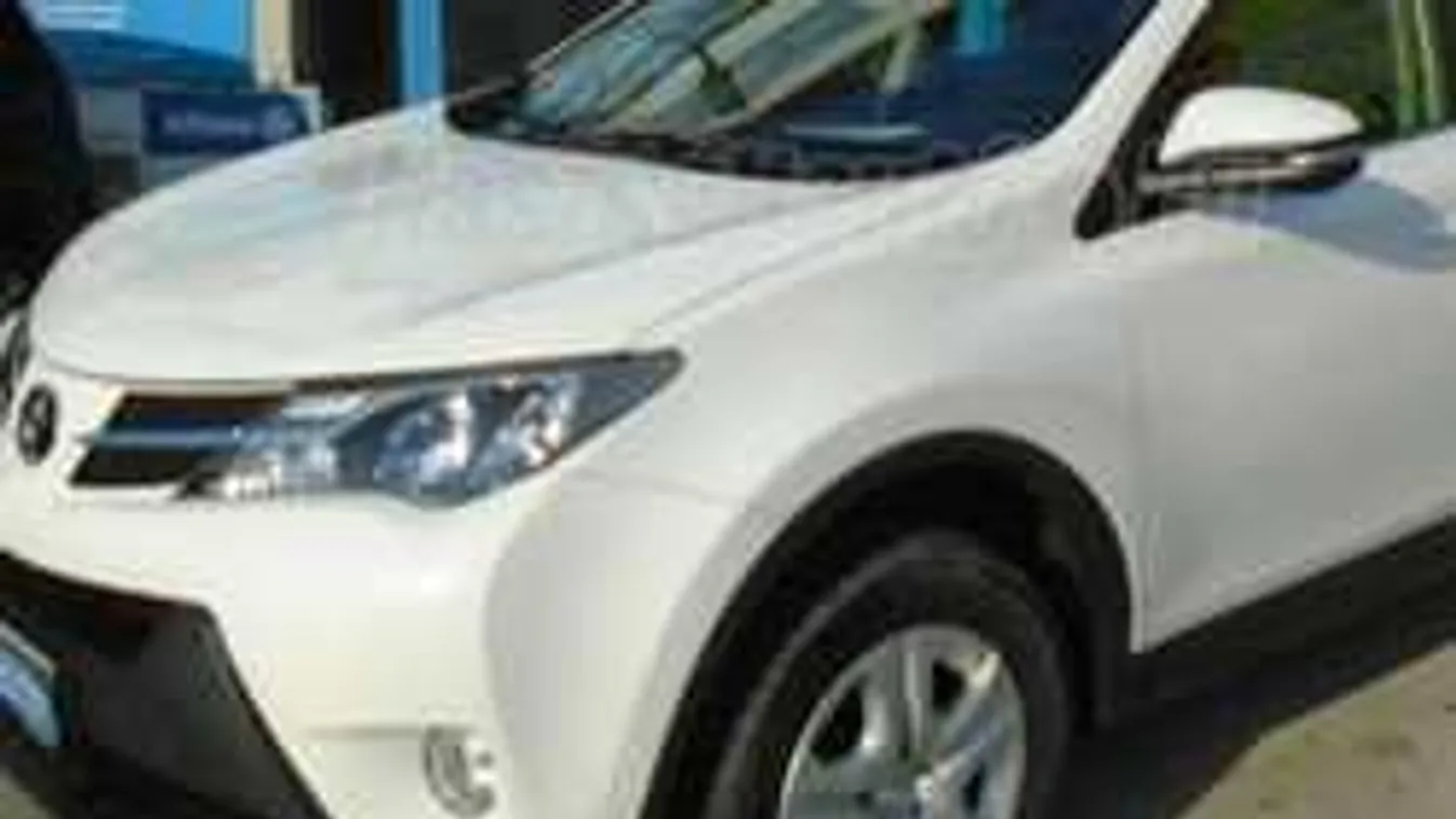 Autóbuszba rohant  gépkocsijával egy zavartan viselkedő  ittas ukrán diplomata Budapesten