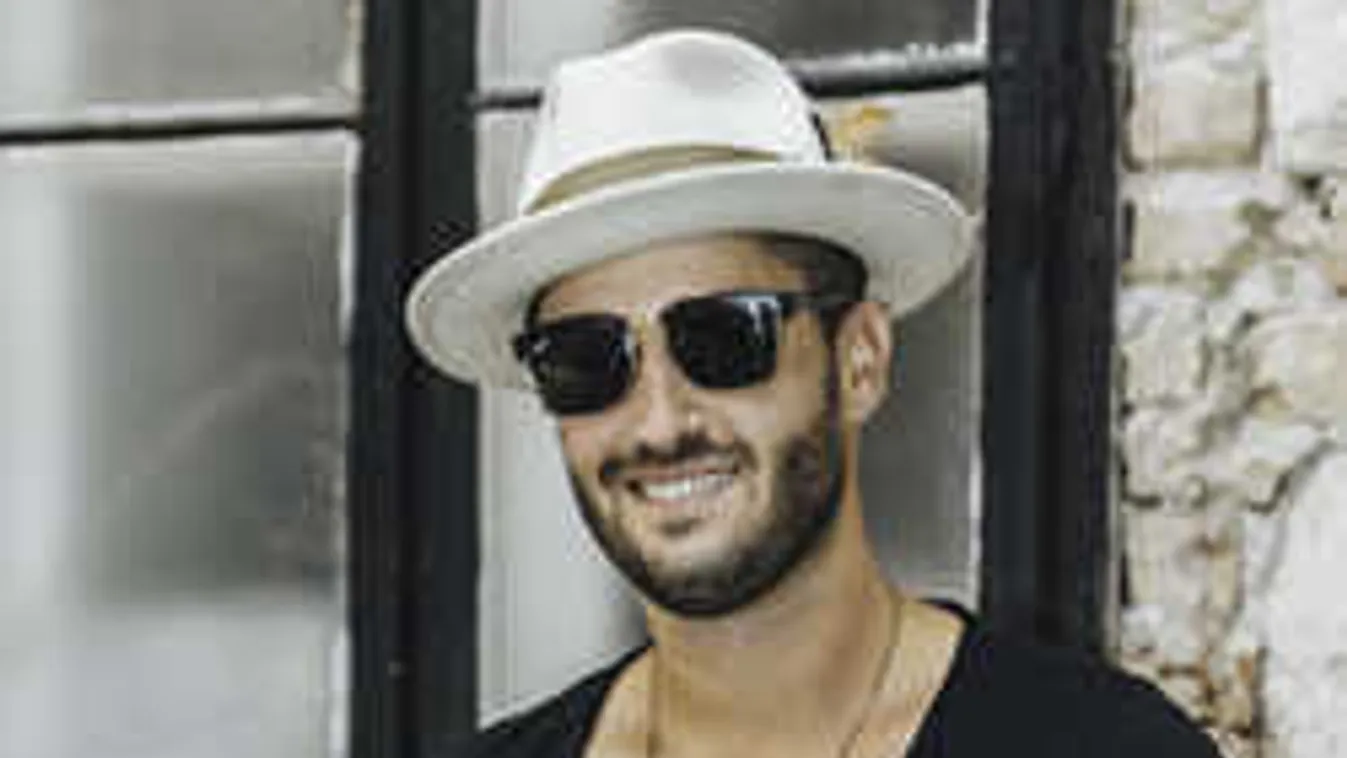 Ez a barna szépség csavarta el Király Viktor fejét!