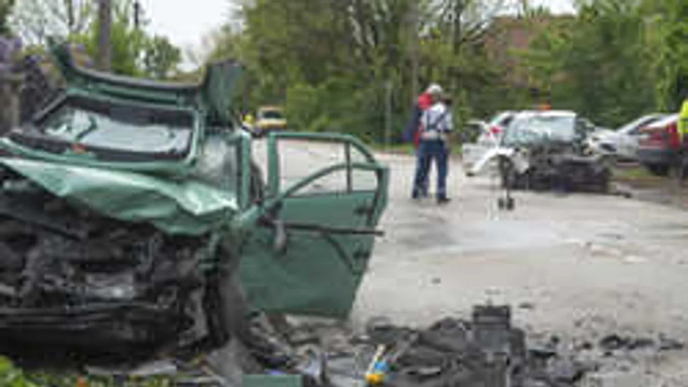 Rettenetes fotók érkeztek a szentendrei frontális ütközésről