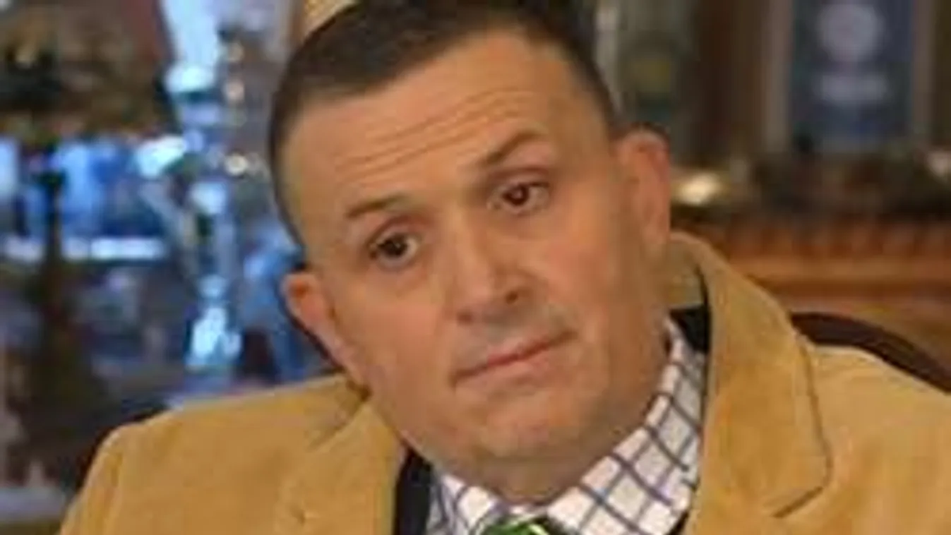 Durva vád, Lajcsi barátja kezdett ki a zenész kislányával