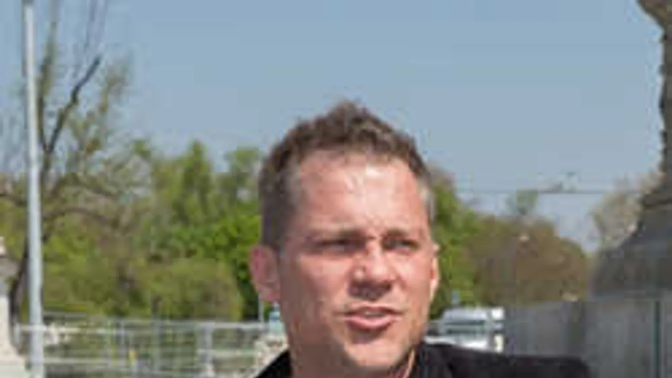 Gyámhatóság vizsgálhatja Hujberék családi körülményeit!