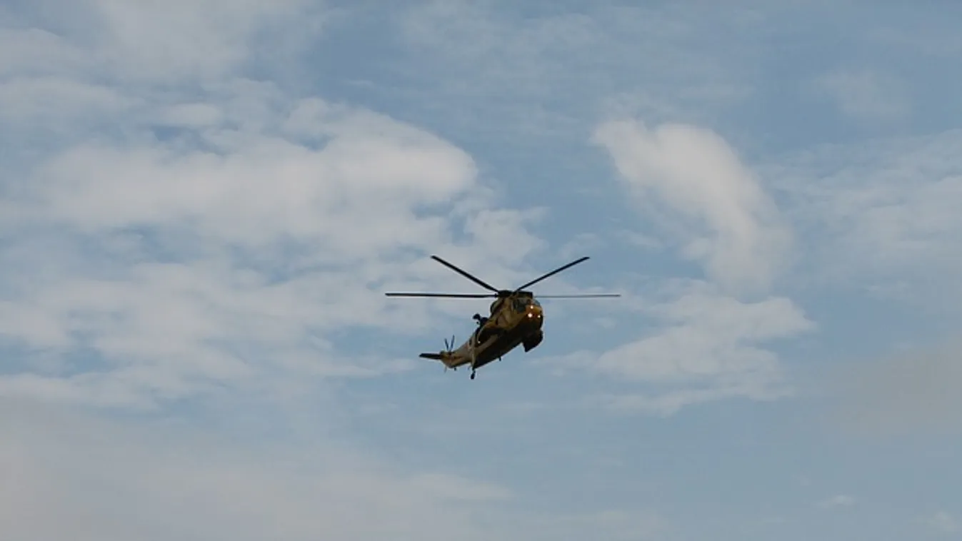 Mentőhelikoptert riasztottak: Súlyos autóbaleset történt az M0-áson