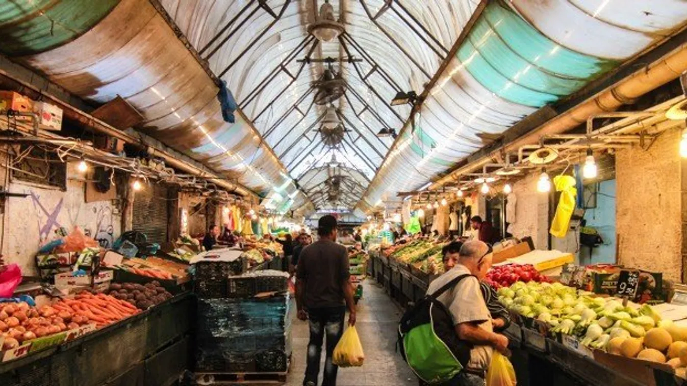 Elszabadult a pokol a piacon, székekkel ütötték egymást a vásárlók! – videó