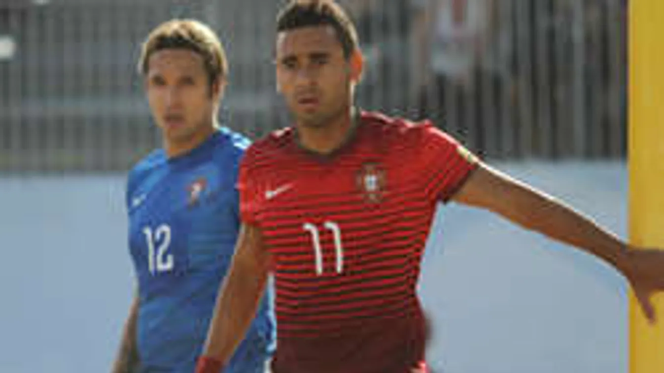 Angyali szőkeség tartja lázban a strandfoci-vb nézőit - fotó