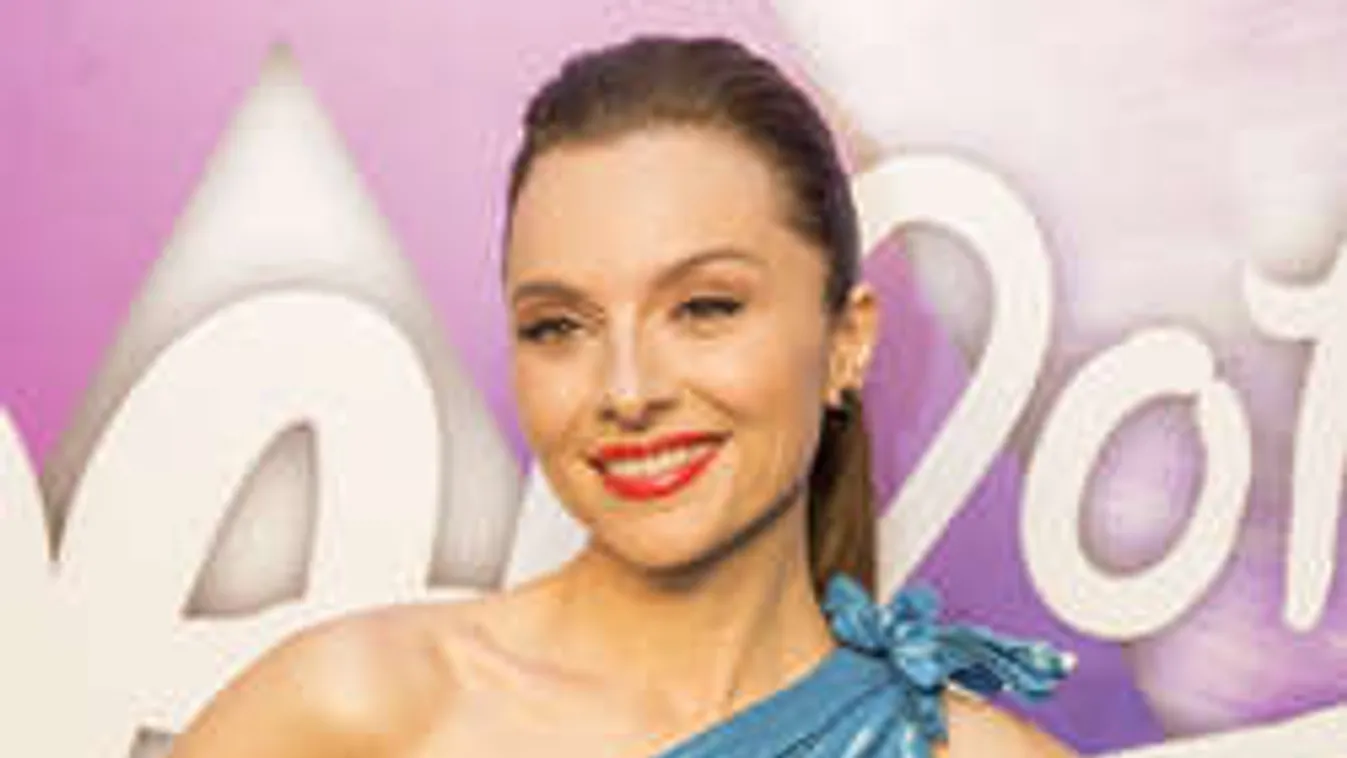 Elaléltak a férfiak a magyar sztárénekesnő kerek fenekétől!