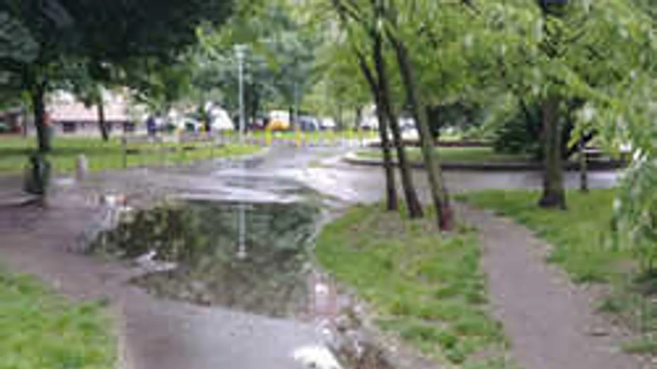 Kiderült, miért árasztja el az utcákat és tereket az esővíz