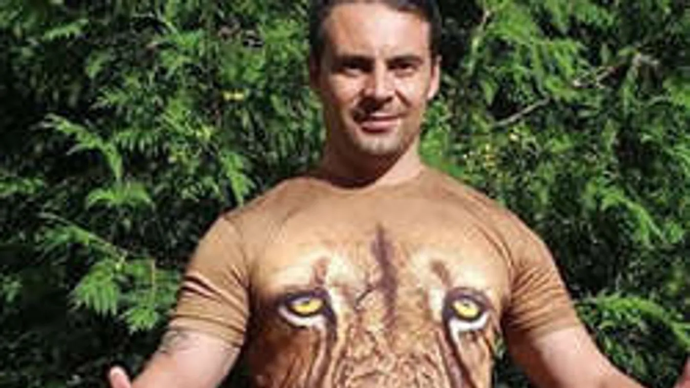 Vona Gábor elvesztette a józan eszét. Vadállatokat akar simogatni!