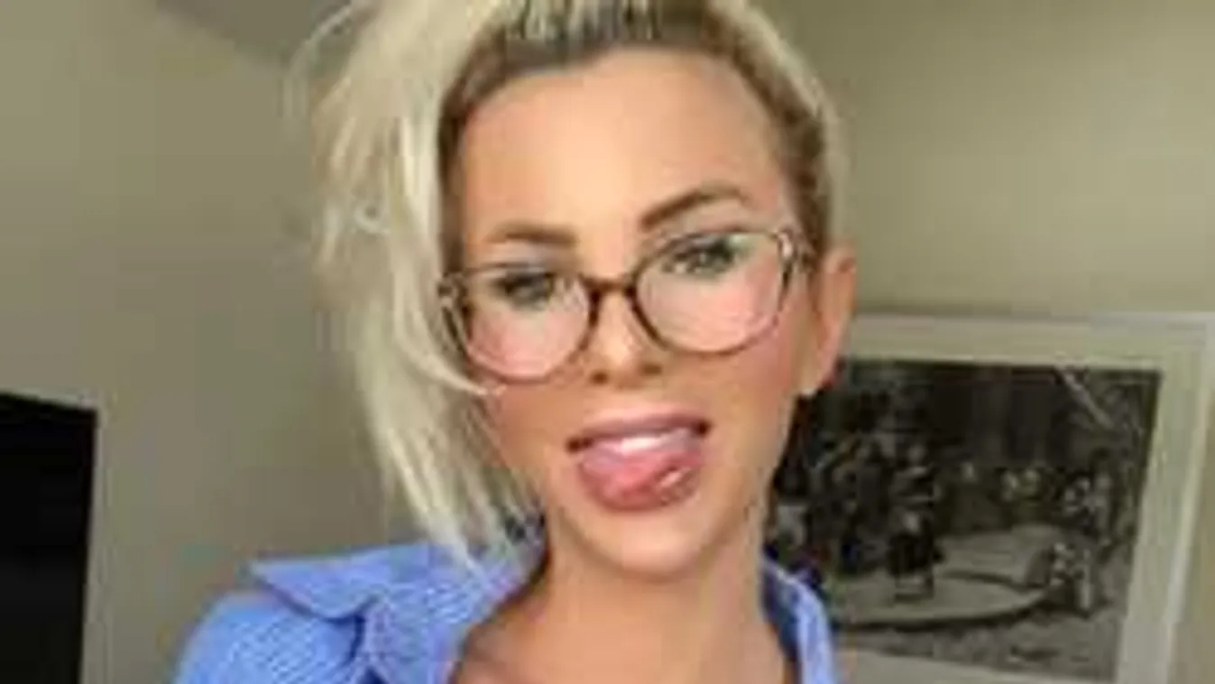 Félmeztelen fotó, a kocsijában fotózták le a hatalmas keblű sportolónőt