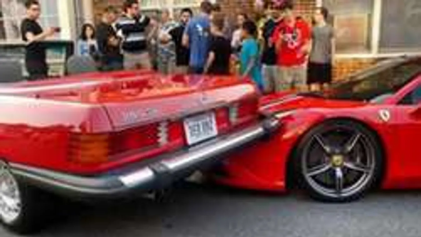 A világ legfurcsább parkolása: Mercedes a Ferrarin