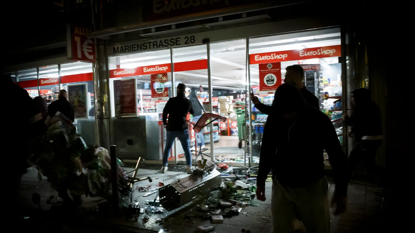 Riots and looting in Stuttgart