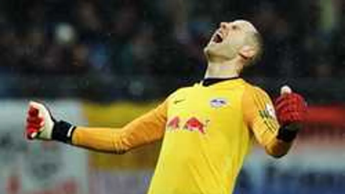 Gólyahír, megszületett Gulácsi Péter kisfia: íme, a tündéri fotó