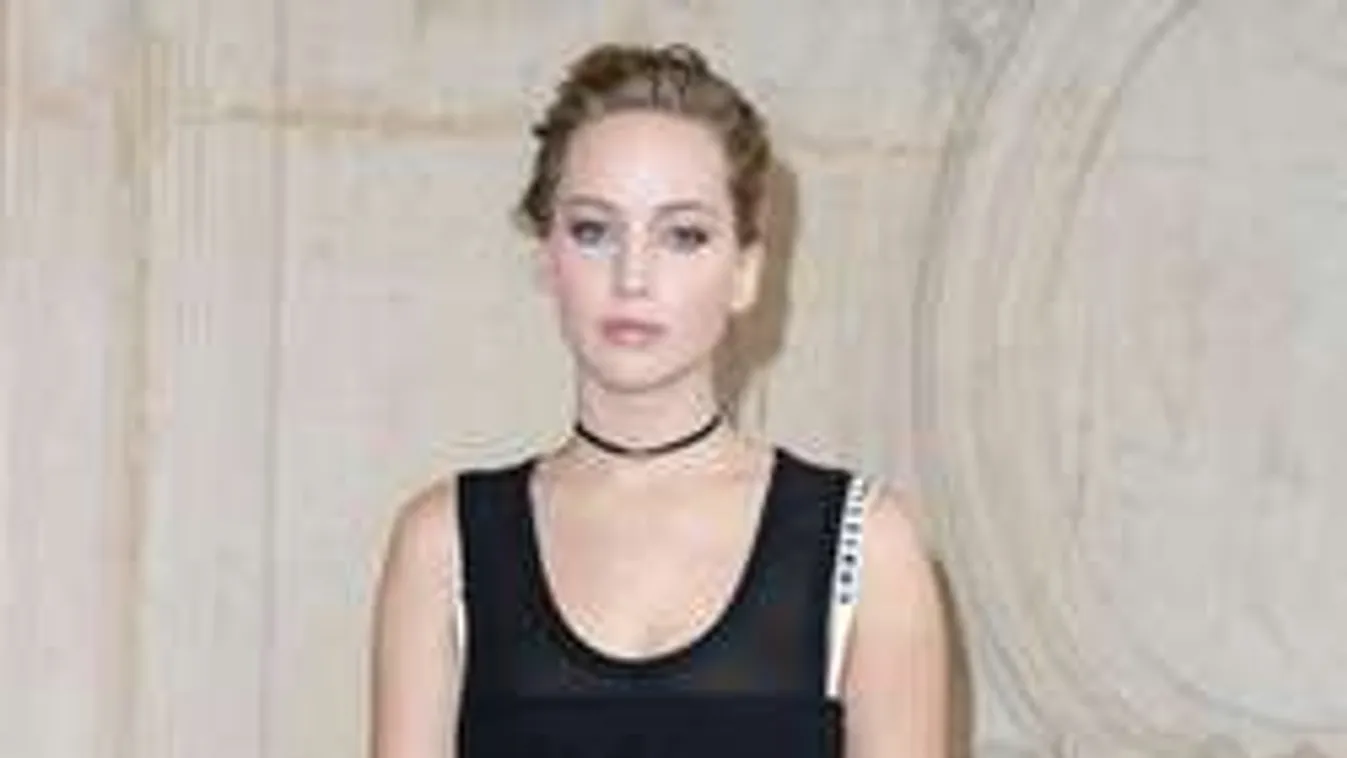 Hűha: 21 évvel idősebb kollégájával bukott le a dögös színésznő!