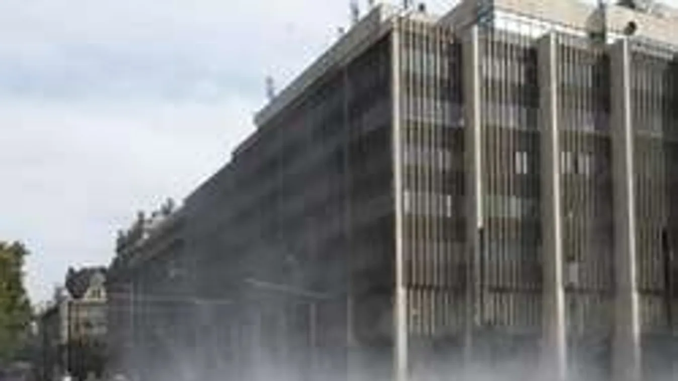 Metróznál a Parlamenthez? Mától nem fog menni....