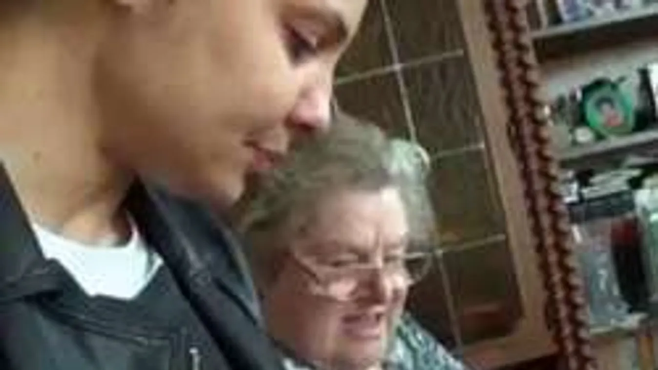 Imádja a nagyi Ada új pasiját