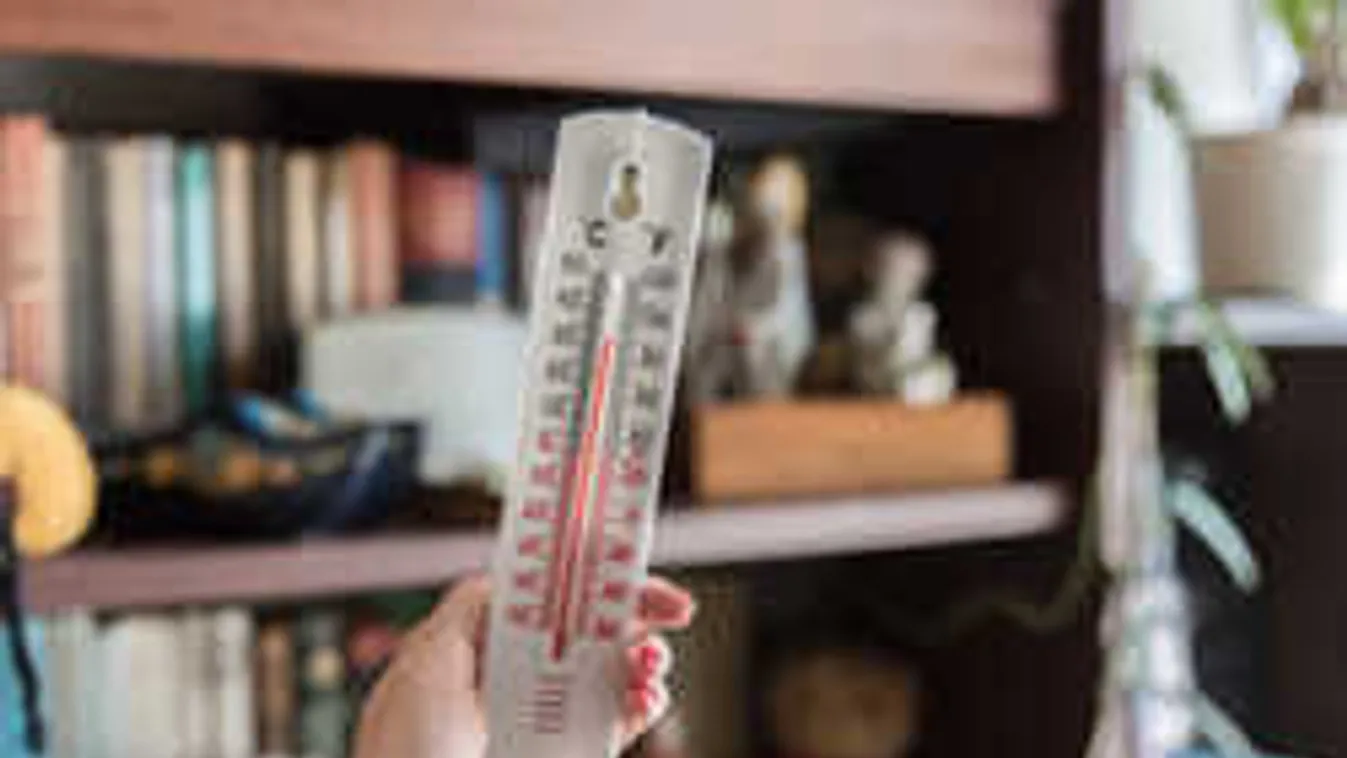 Már most 35 fok van a panelekben, holnaptól jön a hőség java