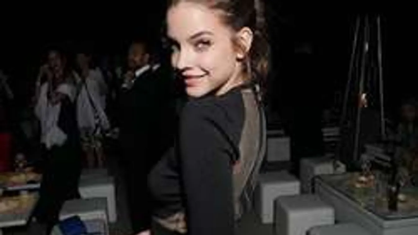 Csak egy x takarta Palvin Barbara melleit Cannes-ban